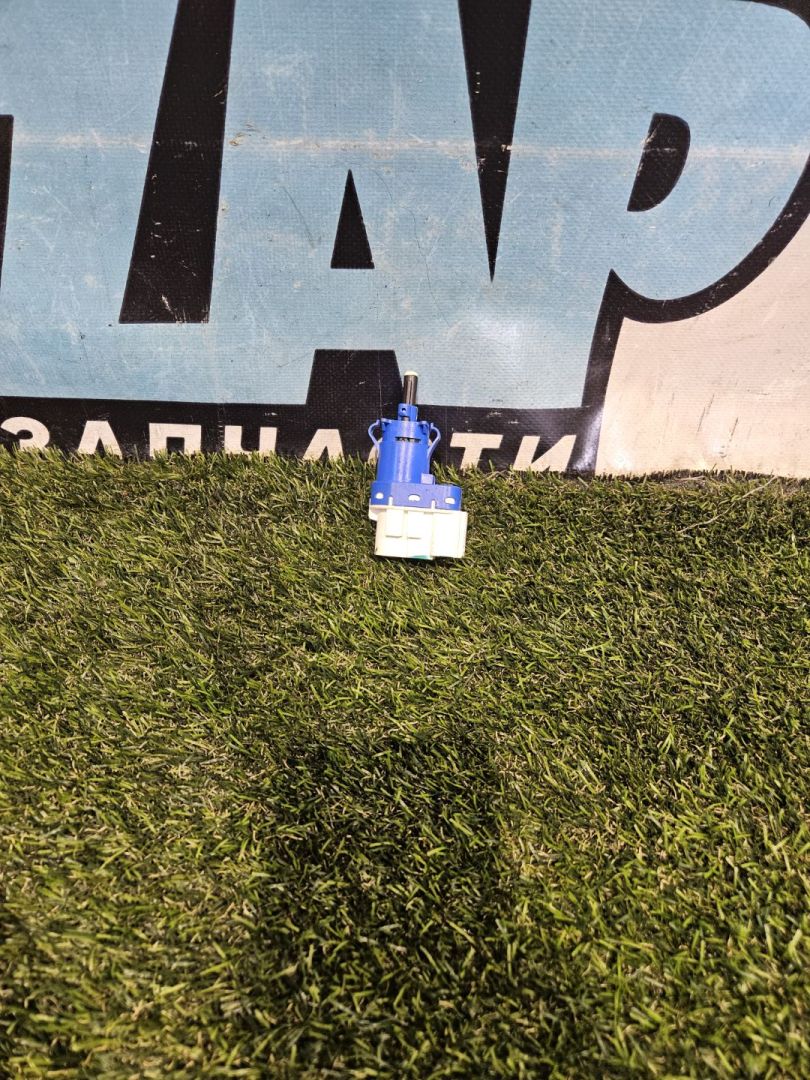 Датчик педали тормоза (лягушка) Tesla Model X 1 поколение 2017, электро, белый - фото №1