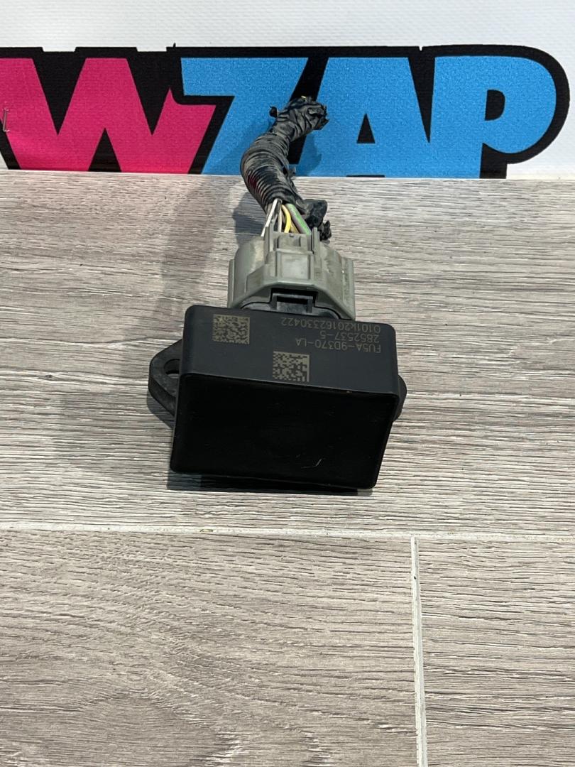 блок управления топливным насосом Ford Explorer 6 поколение U625 2020, 2.3 л., бензин, белый, задний привод, FU5A9D370LA - фото №1