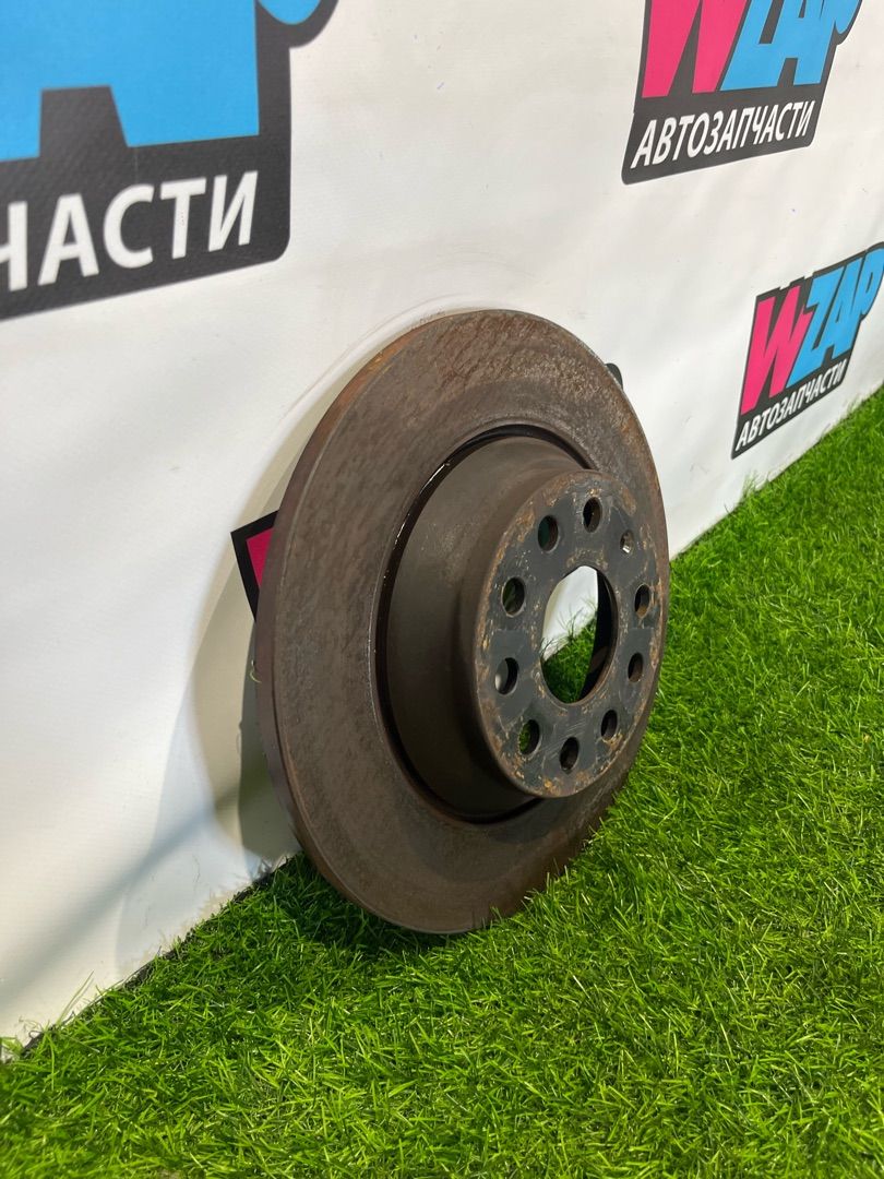 диск тормозной задний Volkswagen Passat B8 2016, 2.0 л., дизель, универсал, передний привод, правый руль - фото №1