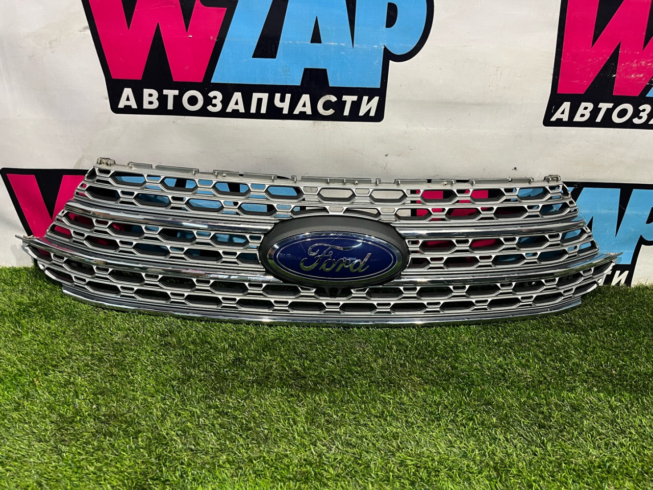 решетка радиатора Ford Explorer 6 поколение U625 2020, 2.3 л., бензин, АКПП, внедорожник 5 дв., LB5B-8150-CB - фото №1