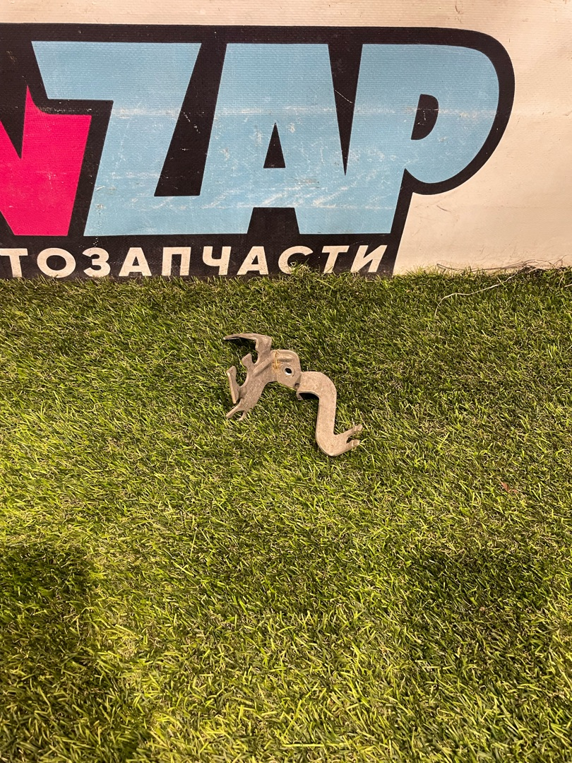 кронштейн (крепление) Volkswagen Jetta 7 поколение 2020, 1.4 л., бензин, АКПП, седан, передний привод, 5Q0611842 - фото №1