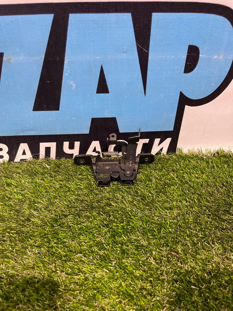 замок спинки сиденья заднего Volkswagen Jetta 7 поколение 2019, 1.4 л., бензин, АКПП, седан, передний привод, 5QM885681B - фото №1