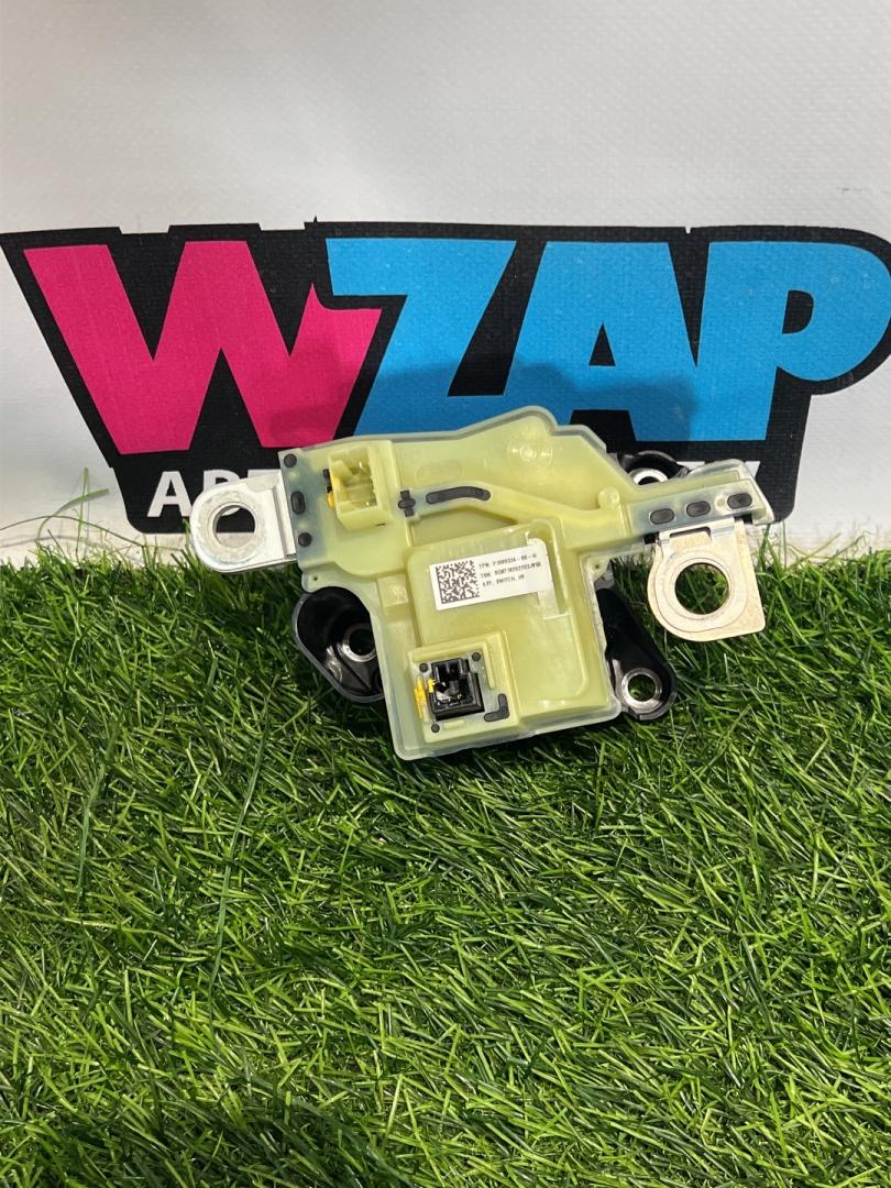 контактор высоковольтной батареи Tesla Model 3 1 поколение (2017 - 2026), P1089334-00-H - фото №1