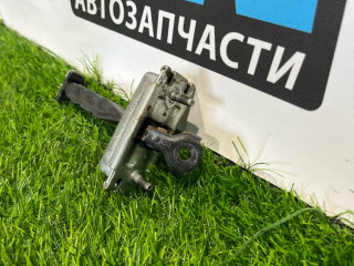 ограничитель открывания двери Ford Mustang 6 поколение S550 [рестайлинг] 2020, 2.3 л., бензин, АКПП, белый, кабриолет, задний привод, FR3B-6333552-AB