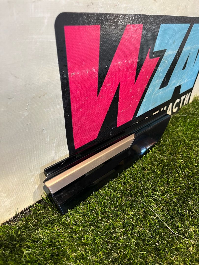 молдинг крыла Land Rover Range Rover Velar 1 поколение (2017 - 2026), J8A2-280B10-AE - фото №1