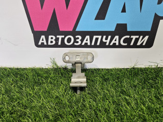 петля крышки багажника Volkswagen Passat B8 2016, 2.0 л., дизель, универсал, передний привод, правый руль, 8V3827299A