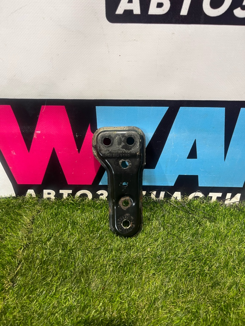 Кронштейн балки Volkswagen Jetta 7 поколение 2019, 1.4 л., бензин, АКПП, седан, передний привод, 5Q0199518G - фото №1