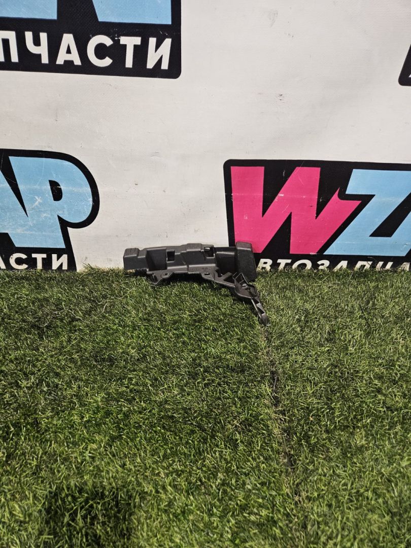 кронштейн (крепление) Tesla Model X 1 поколение 2017, электро, белый, 1051825-00- - фото №1