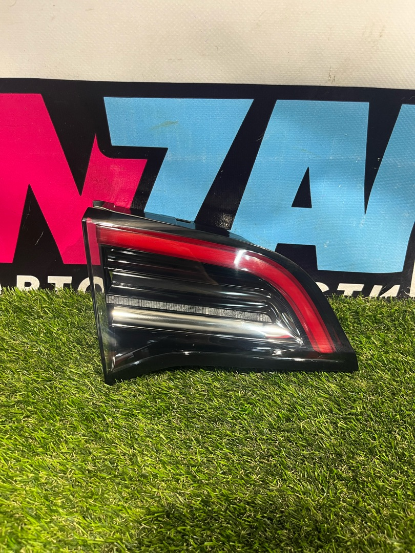 фонарь крышки багажника левый Tesla Model Y 1 поколение 2023, электро, полный привод, 1502088-00-B - фото №1