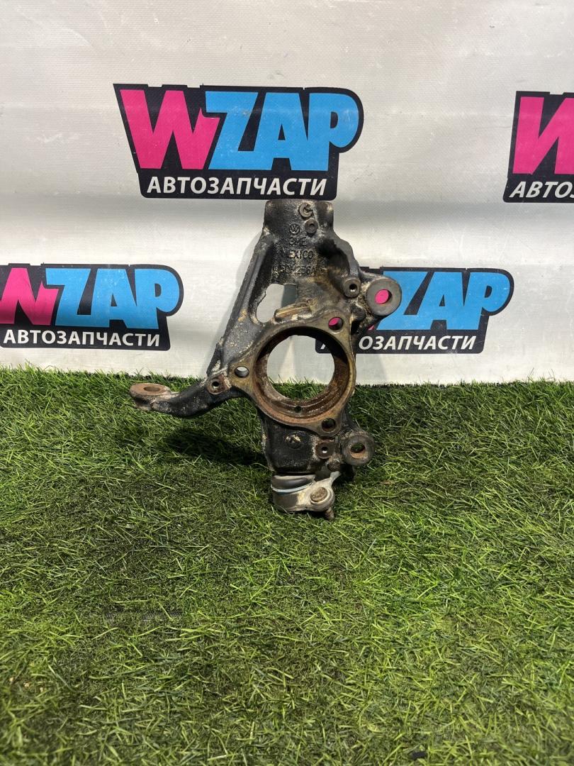 кулак поворотный правый Volkswagen Jetta 7 поколение 2019, 1.4 л., бензин, АКПП, серый, седан, передний привод, 5QM256A - фото №1