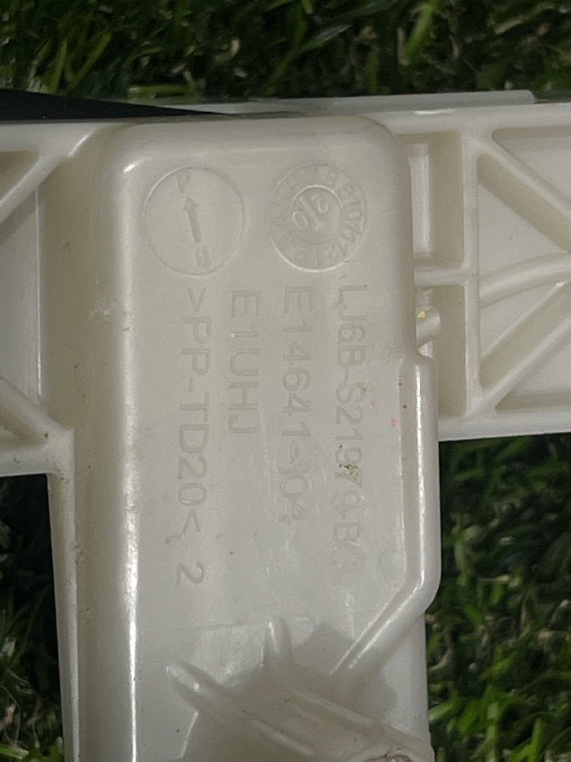 направляющая стекла Ford Escape 4 поколение CX482 2020, 1.5 л., бензин, АКПП, синий, внедорожник 5 дв., полный привод, LJ6B-S21979-BC - фото №1