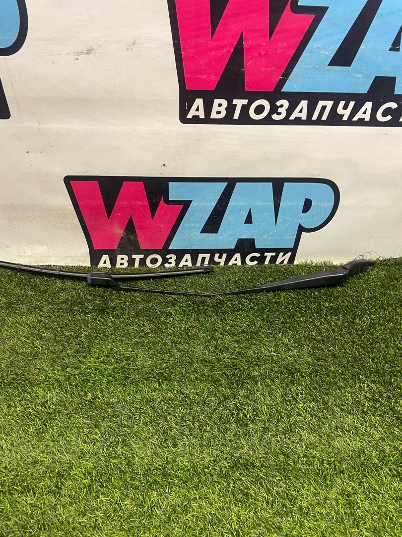 щеткодержатель (поводок стеклоочистителя, дворник) Volkswagen Jetta 7 поколение 2020, 1.4 л., бензин, АКПП, седан, передний привод, 17B955410 - фото №1