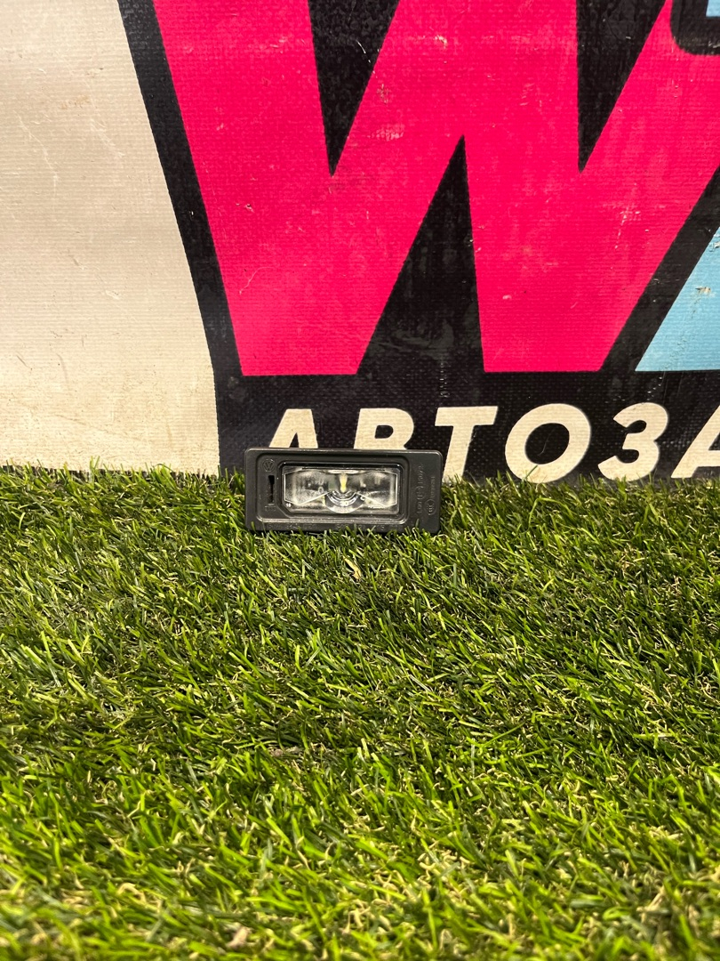 подсветка номера Volkswagen Jetta 7 поколение 2019, 1.4 л., бензин, АКПП, седан, передний привод, 5NA943021 - фото №1