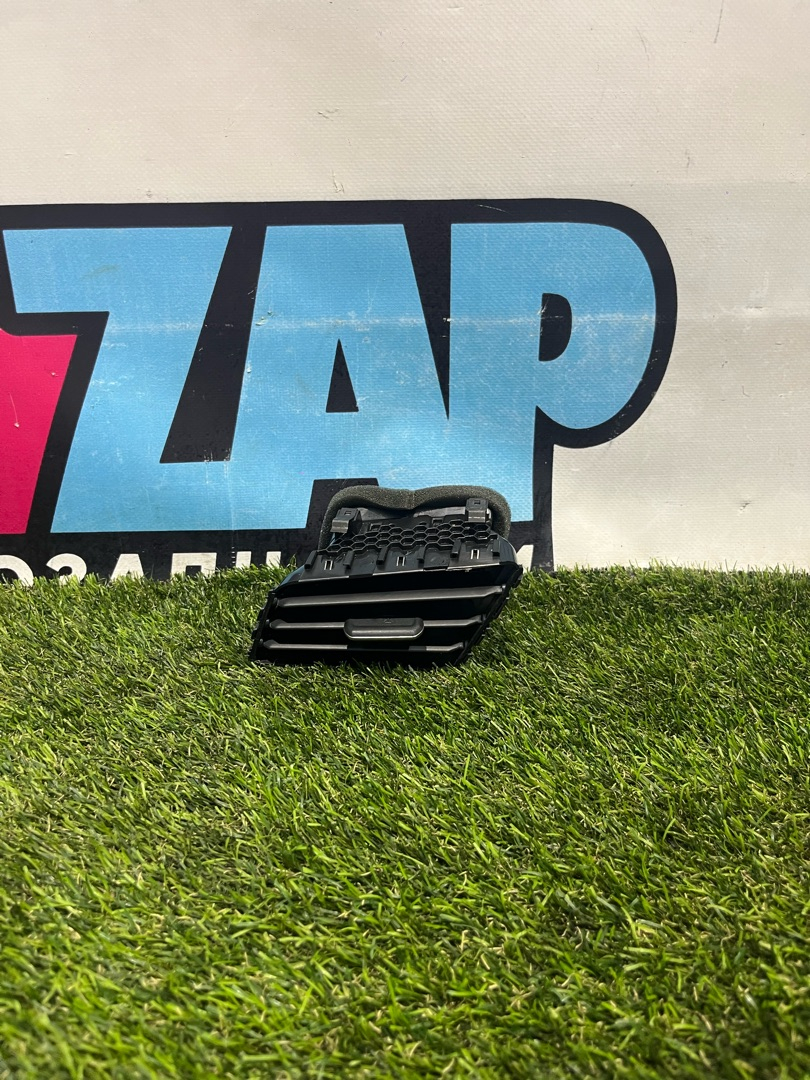 дефлектор обдува салона Volkswagen Jetta 7 поколение 2020, 1.4 л., бензин, АКПП, седан, передний привод, 17B819703 - фото №1