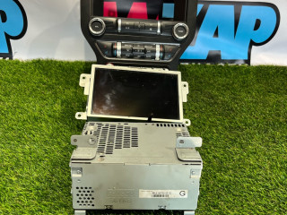 монитор мультимедиа Ford Mustang 6 поколение S550 [рестайлинг] 2020, 2.3 л., бензин, АКПП, белый, кабриолет, задний привод