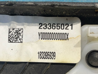 накладка двери (крышки) багажника Chevrolet Camaro 6 поколение [рестайлинг] (2018 - 2026), 23365021