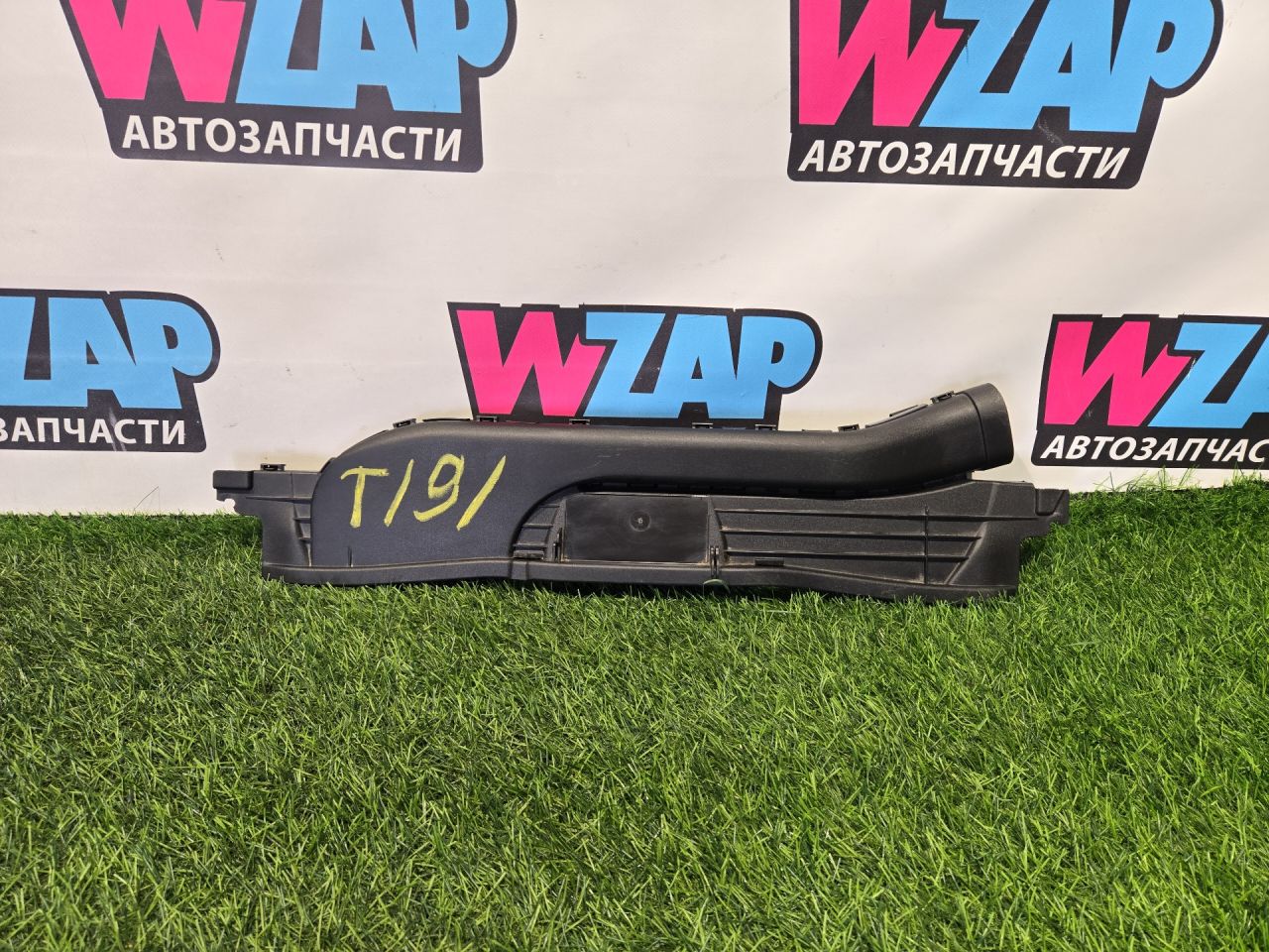 воздухозаборник Ford Escape 4 поколение CX482 2020, 1.5 л., бензин, АКПП, внедорожник 5 дв., LX61-9E635-BA - фото №1