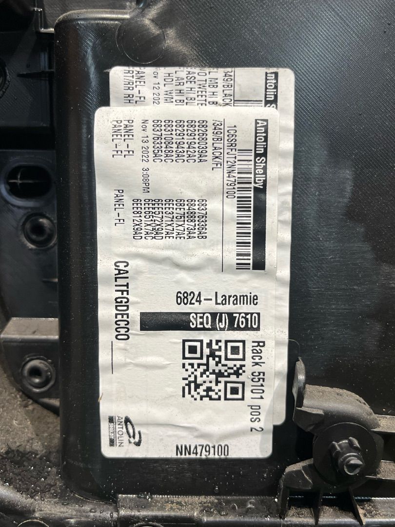 обшивка двери передняя левая RAM 1500 5 поколение 2022, АКПП, фургон, 6EE30TRMAA - фото №1