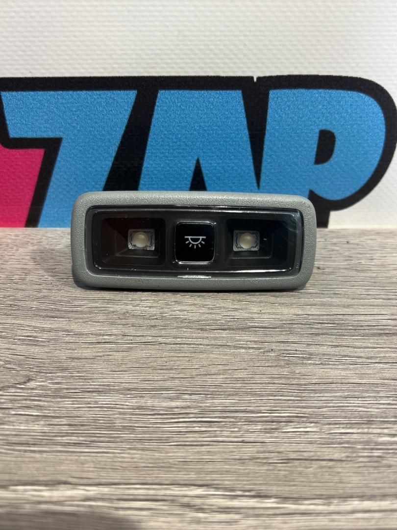 фонарь салона (плафон) Ford Explorer 6 поколение U625 2020, 2.3 л., бензин, белый, задний привод, LB5A13K767AD3KX2 - фото №1