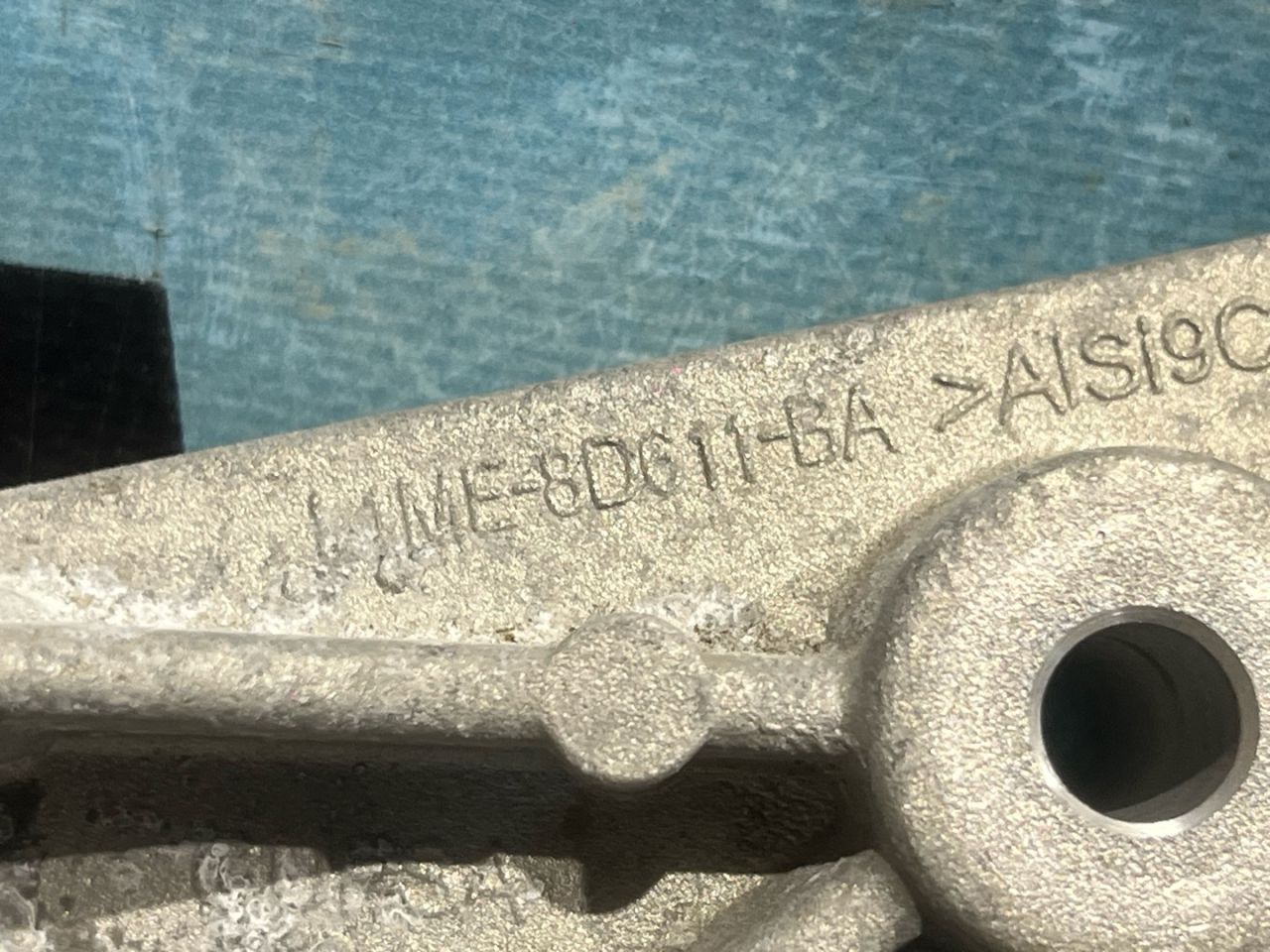 кронштейн двигателя Ford Explorer 6 поколение U625 2021, 2.3 л., бензин, АКПП, внедорожник 5 дв., задний привод, L1ME-8D611-BA - фото №1