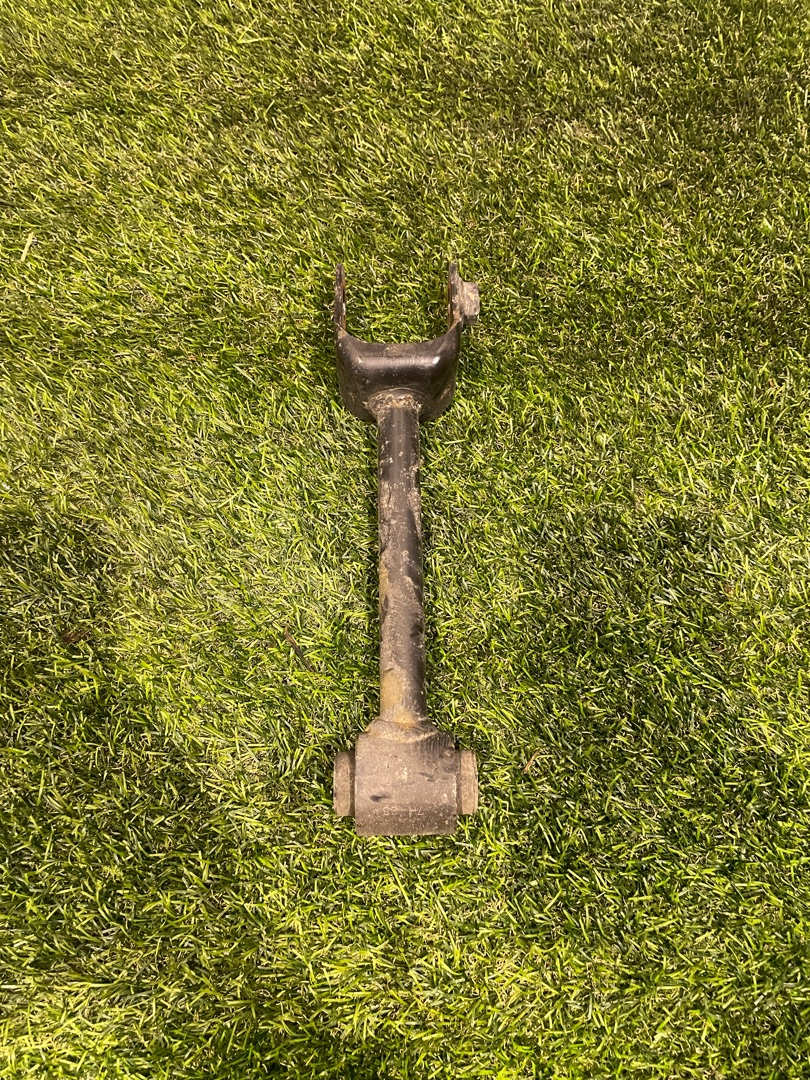 рычаг передний Fiat 124 2018, 1.4 л., бензин, МКПП, серы, родстер, задний привод - фото №1