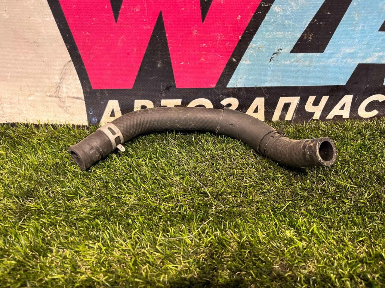 патрубок радиатора Fiat 124 2018, 1.4 л., бензин, МКПП, серы, родстер, задний привод - фото №1