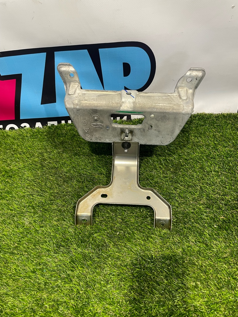 кронштейн (крепление) Ford Explorer 6 поколение U625 2020, 2.3 л., бензин, АКПП, внедорожник 5 дв., полный привод, LB5B-S045A54-AA, LB5B-S045K02-AB - фото №1