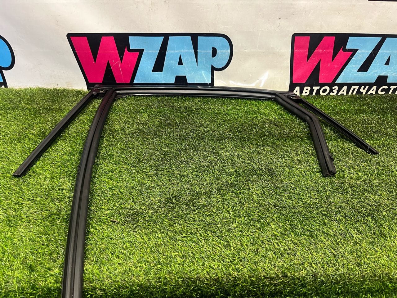 Уплотнитель стекла Ford Escape 4 поколение CX482 2021, 1.5 л., бензин, АКПП, внедорожник 5 дв., передний привод - фото №1