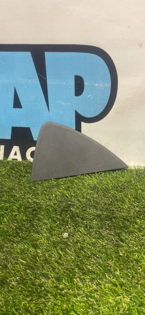 накладка на торпедо (консоль) Tesla Model Y 1 поколение 2023, электро, полный привод, 1648345-00-A - фото №1