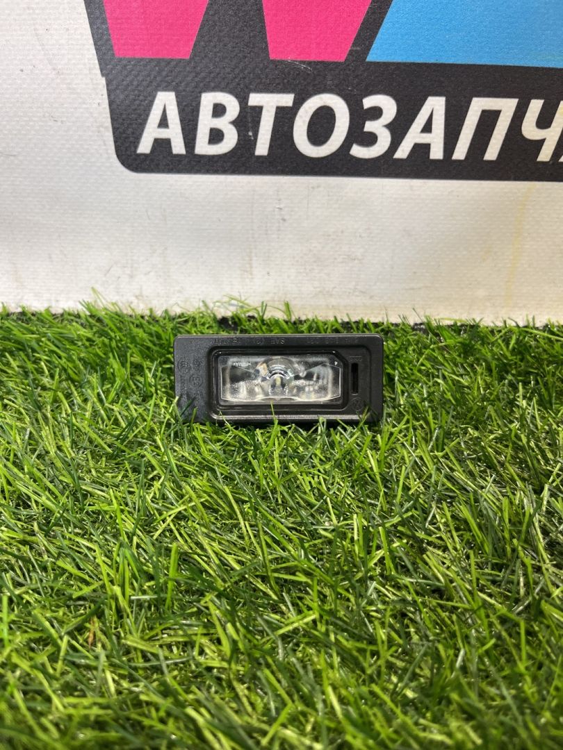 подсветка номера Volkswagen Jetta 7 поколение 2019, 1.4 л., бензин, АКПП, седан, передний привод, 5NA943021 - фото №1