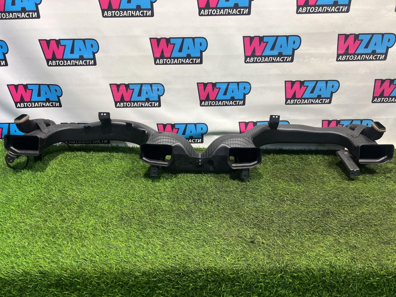 воздуховод печки Ford Explorer 6 поколение U625 2020, 2.3 л., бензин, белый, задний привод, LB5B-19E730-AD - фото №1