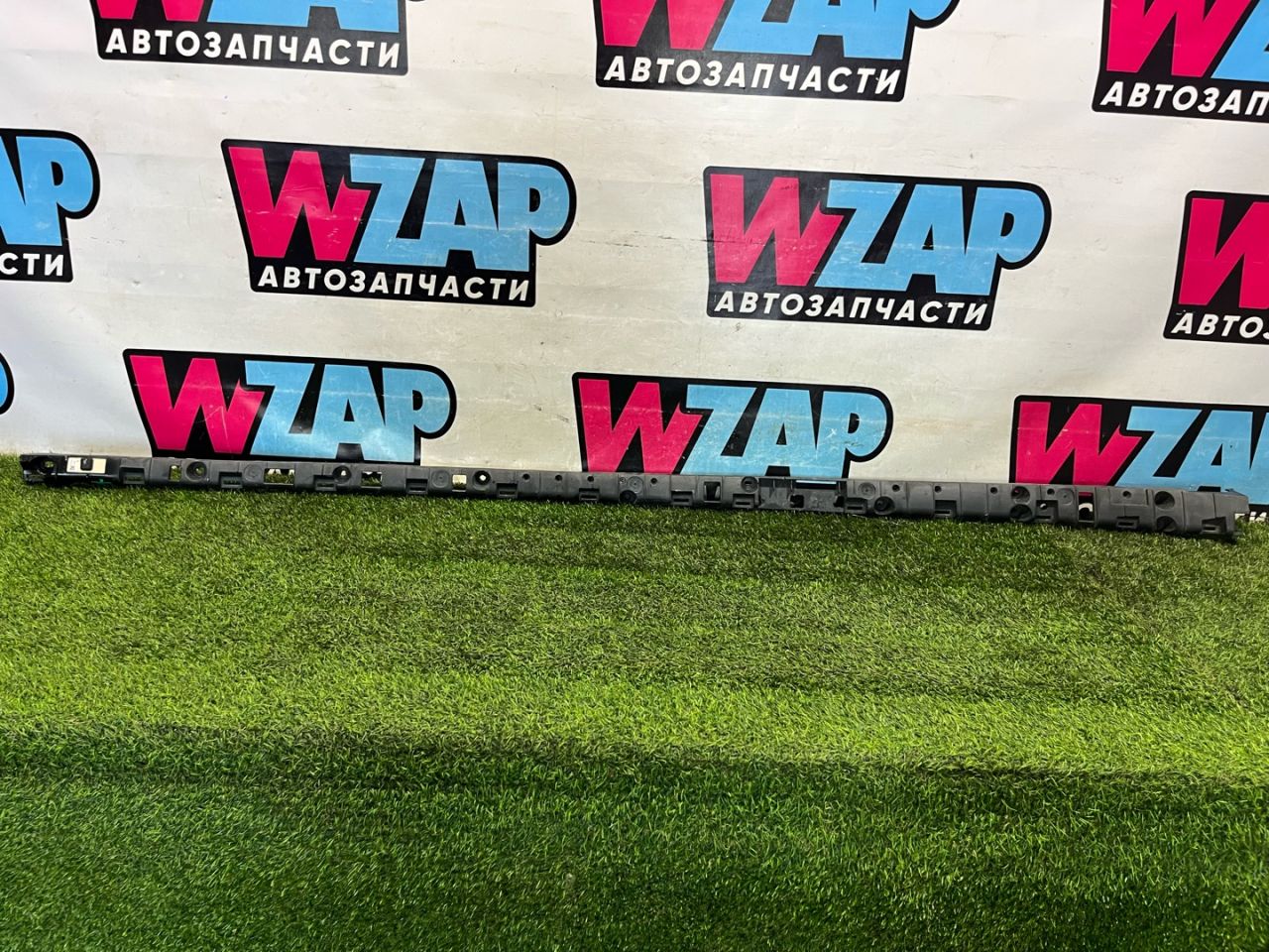 Кронштейн крепления порога Tesla Model X 1 поколение 2017, электро, белый, 1046691-00-B - фото №1