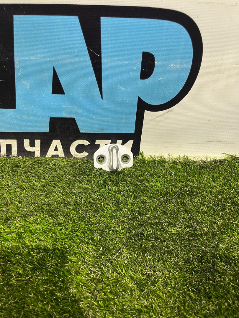 ответная часть (скоба) замка двери Tesla Model Y 1 поколение 2023, электро, полный привод, 1525919-00-B - фото №1