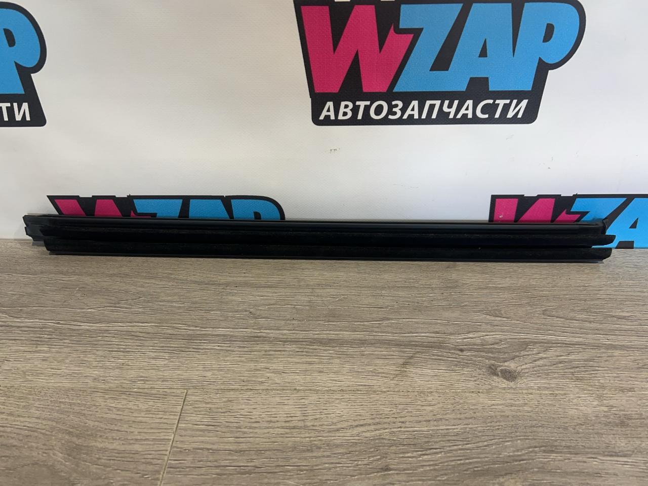 Уплотнитель стекла Ford Explorer 6 поколение U625 2020, 2.3 л., бензин, белый, задний привод, LB5BS25860AD, LB5BS25861AD - фото №1