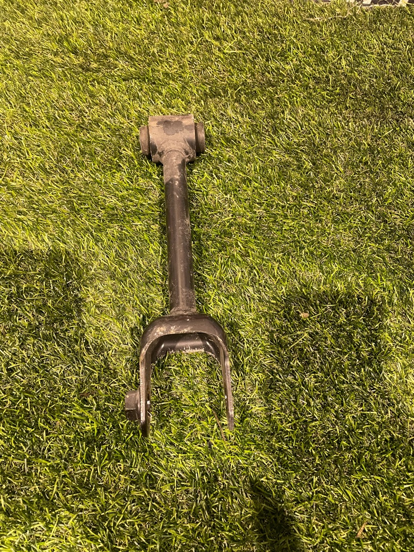 рычаг передний Fiat 124 2018, 1.4 л., бензин, МКПП, серы, родстер, задний привод - фото №1