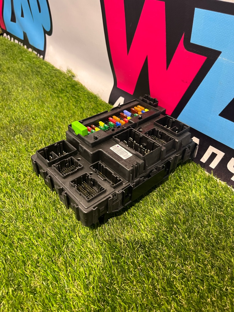 блок предохранителей Ford Explorer 6 поколение U625 2020, 2.3 л., бензин, АКПП, внедорожник 5 дв., полный привод, LU5T-15604-KAAL - фото №1