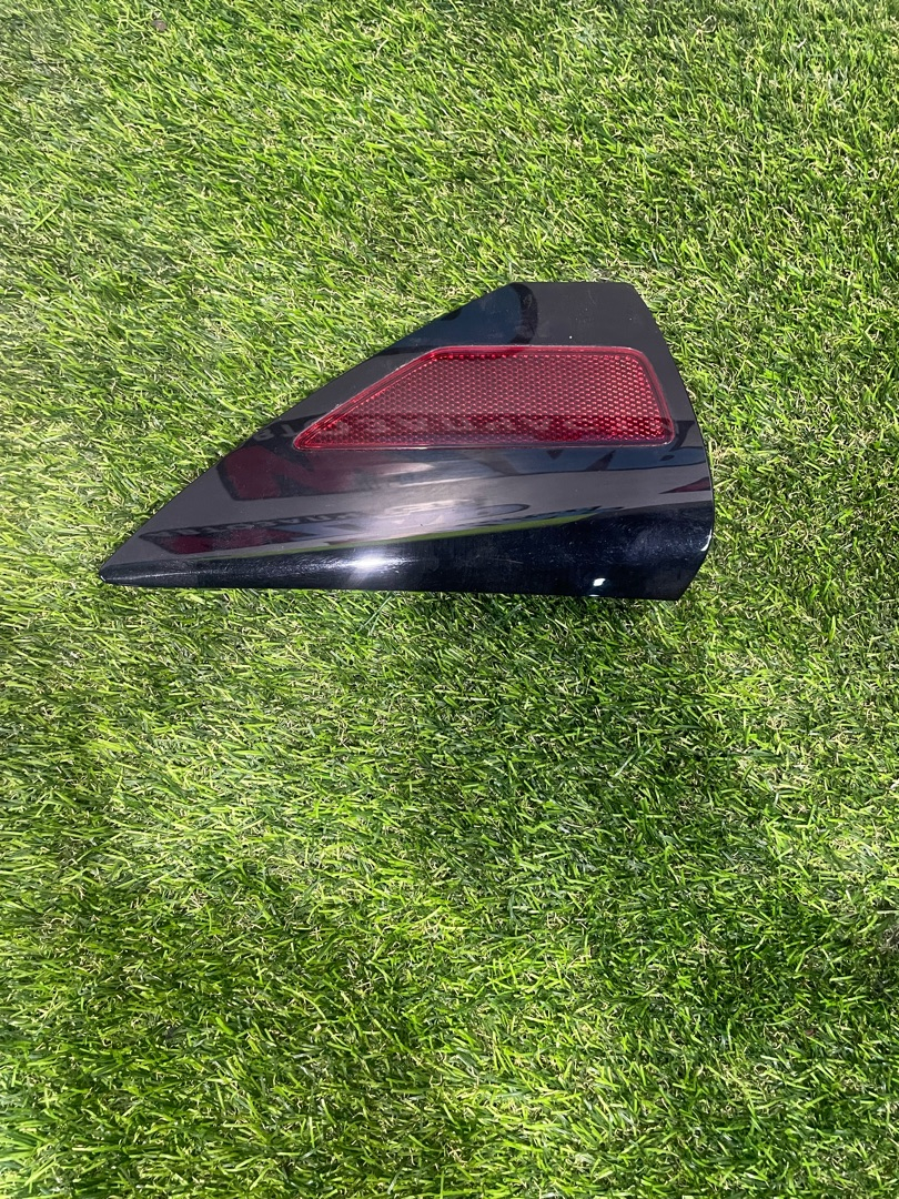 отражатель правый Tesla Model Y 1 поколение 2022, электро, белый, 1518783-00-A - фото №1