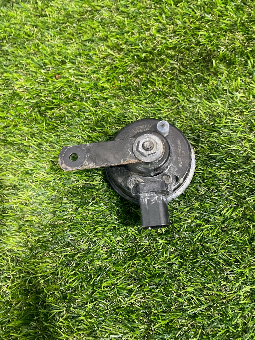 сигнал (клаксон) Volkswagen Jetta 7 поколение 2019, 1.4 л., бензин, АКПП, седан, передний привод, 17A951115A - фото №1