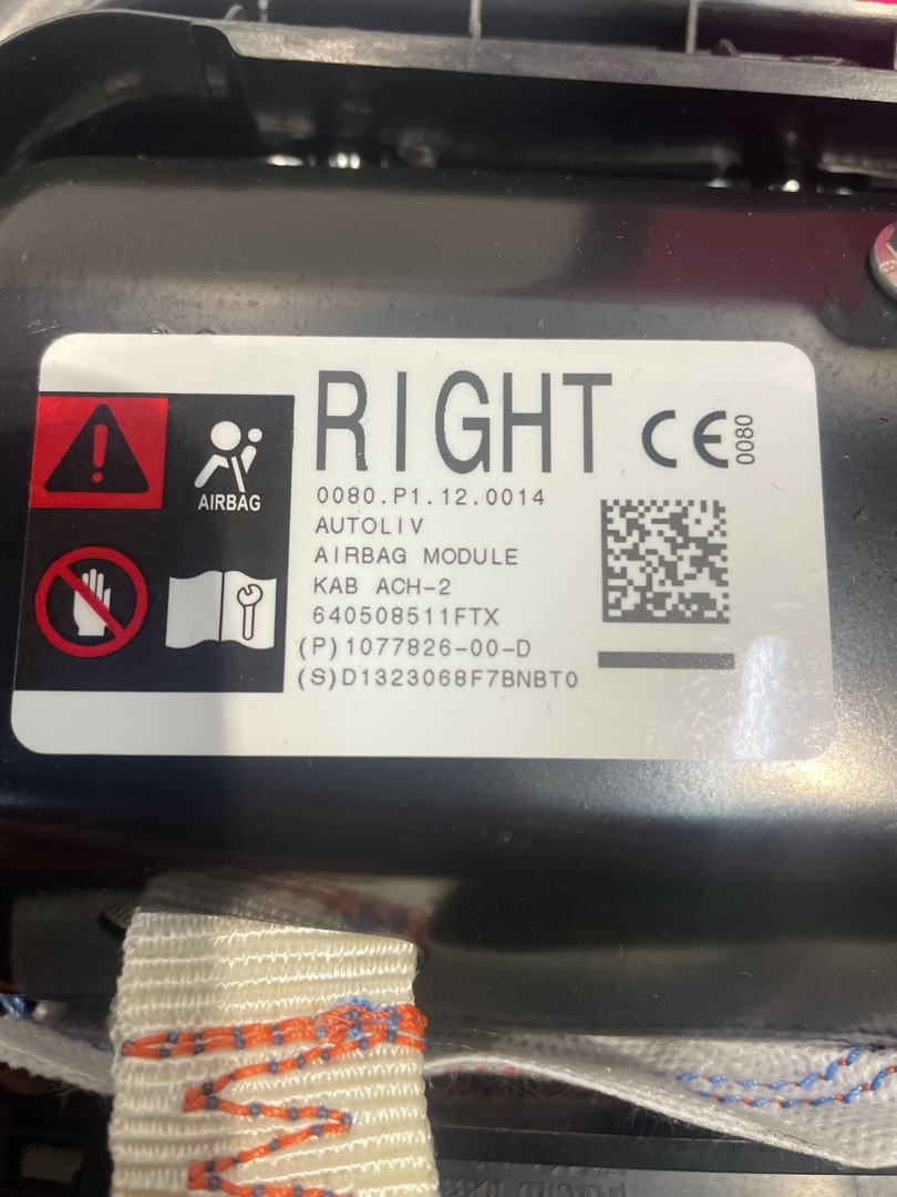 подушка безопасности коленная Tesla Model Y 1 поколение 2023, электро, полный привод, 1077826-00-D - фото №1