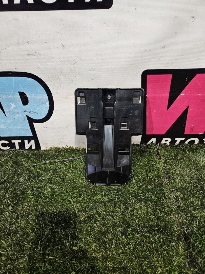 кронштейн (крепление) Tesla Model X 1 поколение 2017, электро, белый, 1056284-00-B - фото №1