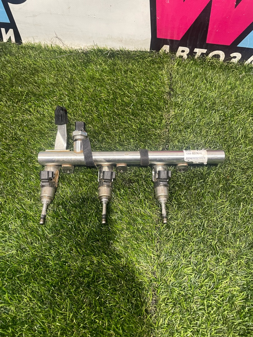 топливная рампа Chevrolet TrailBlazer 3 поколение 2022, 1.3 л., бензин, вариатор, оранжевый, хетчбэк 5 дв., полный привод, 12698574 - фото №1