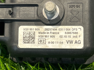 сирена (гонг) Volkswagen Passat B8 2016, 2.0 л., дизель, универсал, передний привод, правый руль, 5Q0951605