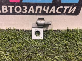 петля двери Volkswagen Passat B8 2016, 2.0 л., дизель, универсал, передний привод, правый руль, 8X4833405A