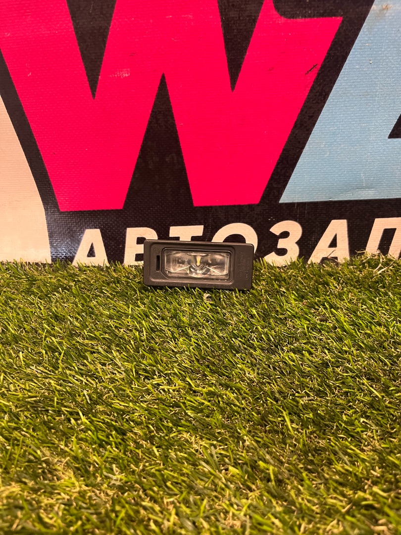 подсветка номера Volkswagen Jetta 7 поколение 2019, 1.4 л., бензин, АКПП, седан, передний привод, 5NA943021 - фото №1