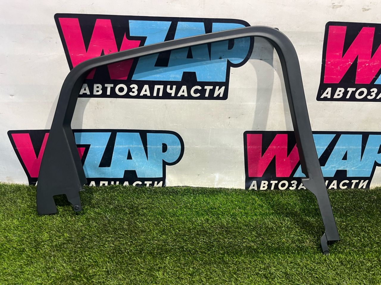 молдинг стекла двери задней левой Ford Escape 4 поколение CX482 2021, 1.5 л., бензин, АКПП, внедорожник 5 дв., передний привод, LJ6B-S247B57-ACW - фото №1