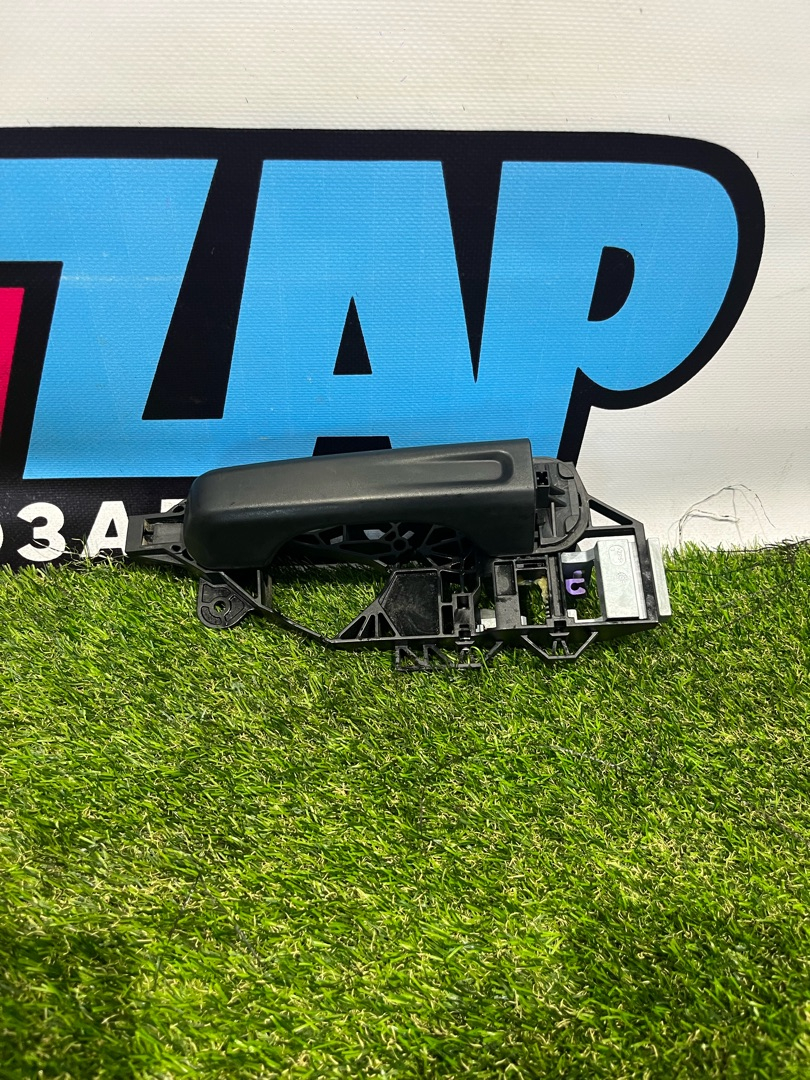 ручка крышки багажника Jeep Wrangler 4 поколение 2019, 2.0 л., бензин, АКПП, внедорожник 5 дв., полный привод, 68282897AD - фото №1