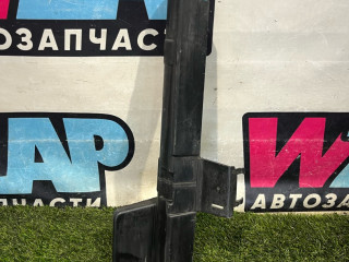 воздуховод (дефлектор) радиатора Ford Mustang 6 поколение S550 [рестайлинг] 2020, 2.3 л., бензин, АКПП, купе, FR3B-8103-B