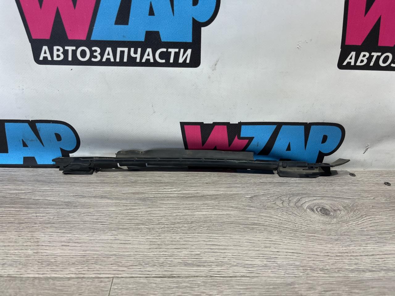 воздуховод (дефлектор) радиатора Volkswagen Jetta 7 поколение 2019, 1.4 л., бензин, АКПП, синий, седан, передний привод, 5G0121331H - фото №1
