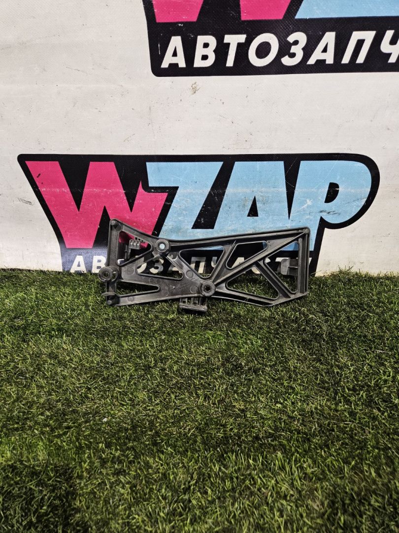 кронштейн (крепление) Tesla Model X 1 поколение 2017, электро, белый, 1077423-00-B - фото №1