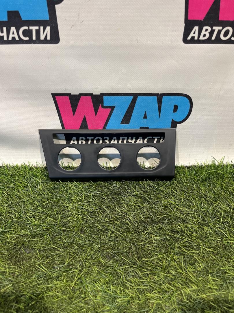 Декоративная накладка центральной консоли Volkswagen Jetta 7 поколение 2019, 1.4 л., бензин, МКПП, черный, седан, передний привод, 17B863041A - фото №1